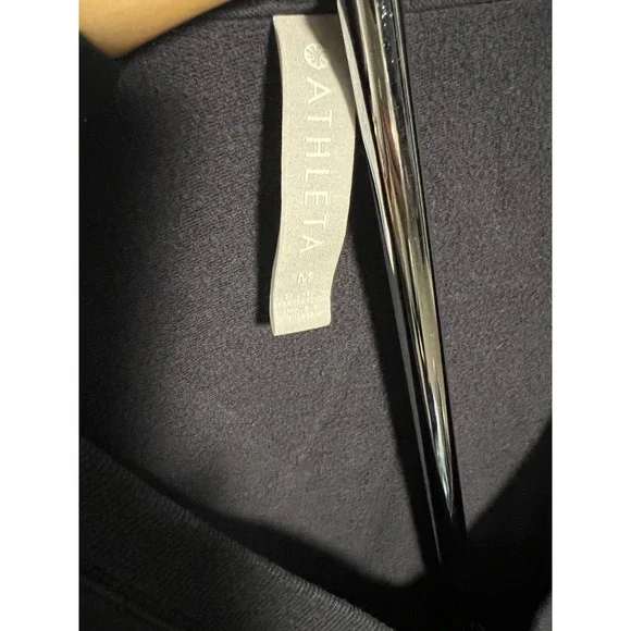 Athleta Coaster Luxe V-Neck Sweatshirt Black Fleece Pullover Womens Size Medium - Picture 2 of 2